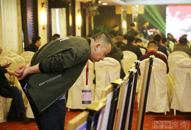 嘉賓觀看涂裝效果